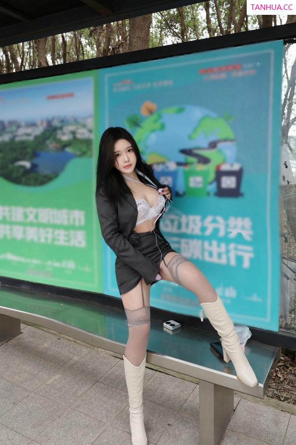   [XiuRen]高清写真图 2024.12.13 No.9595 小薯条nienie 丝袜美腿第11张图片